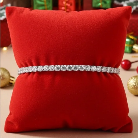 NWT 5 carat STUNNING
Sterling Silver 3mm Moissanite
Tennis Bracelet - Picture 2 of 5